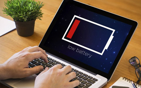 prazna baterija na ekranu laptopa