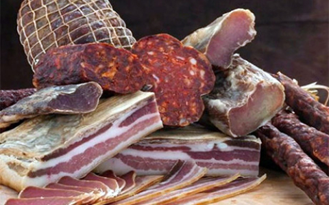 rezana slanina, pečenica, kulen, kobasice
