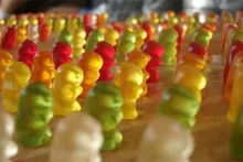 gumeni bomboni u stroju