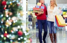 obitelj sretna s vrećicama