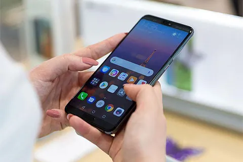 mobitel upaljen u rukama