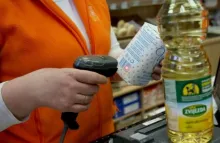 blagajnica skenira cijenu brašna