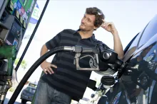 čuđenje na benzinskoj